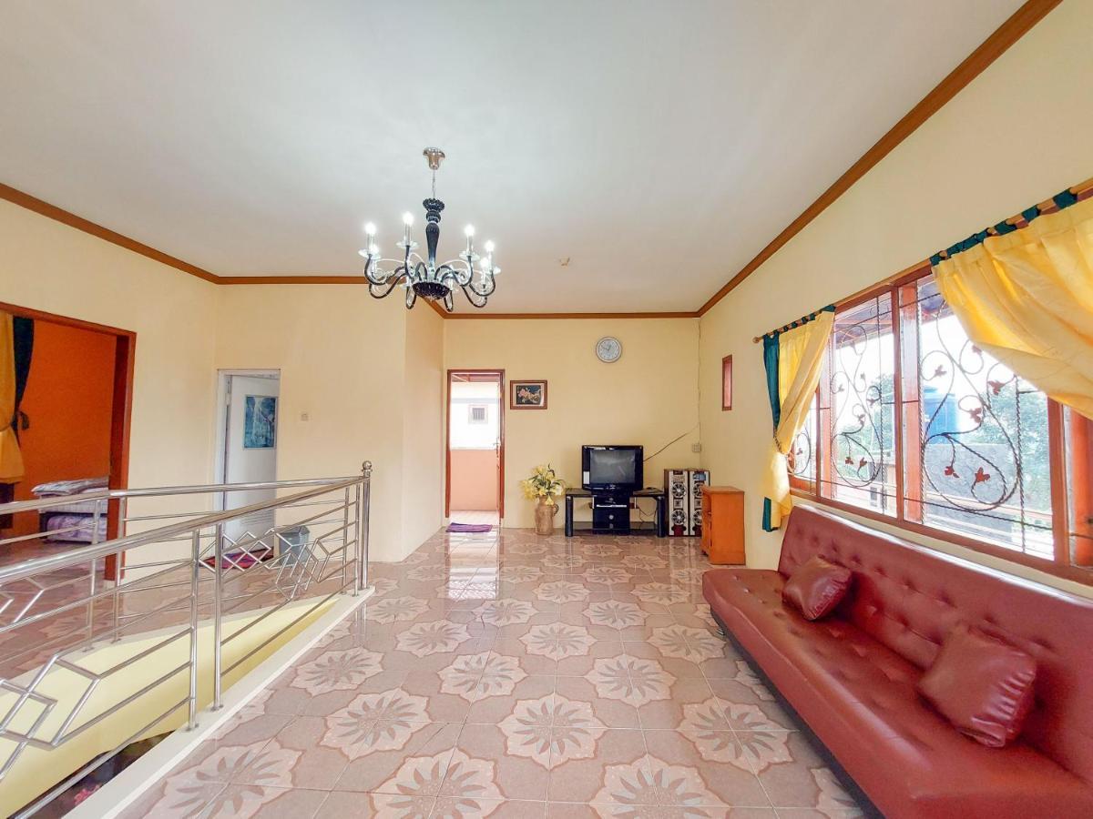 Villa Samsu By Puncak Holiday Cianjur Exterior photo