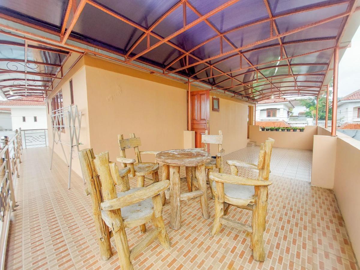 Villa Samsu By Puncak Holiday Cianjur Exterior photo