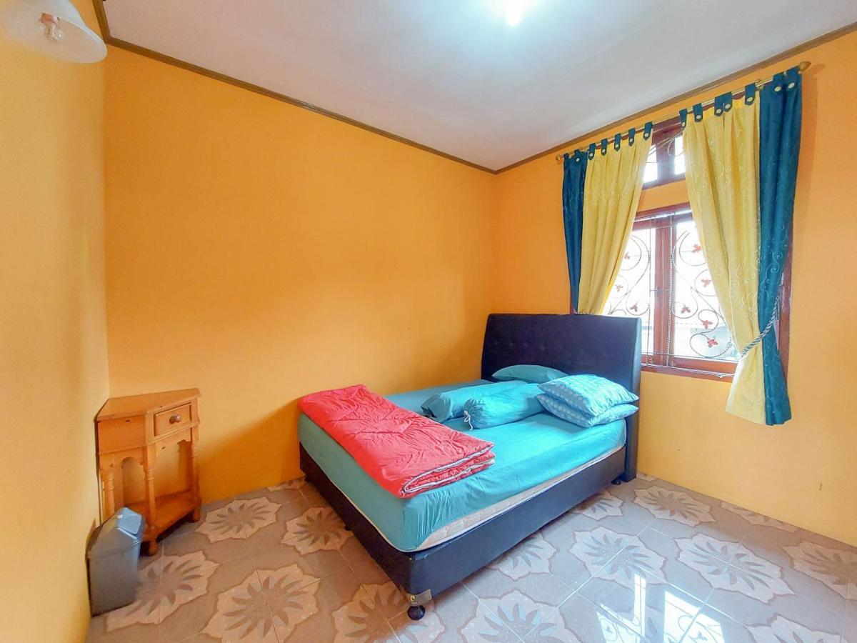 Villa Samsu By Puncak Holiday Cianjur Exterior photo